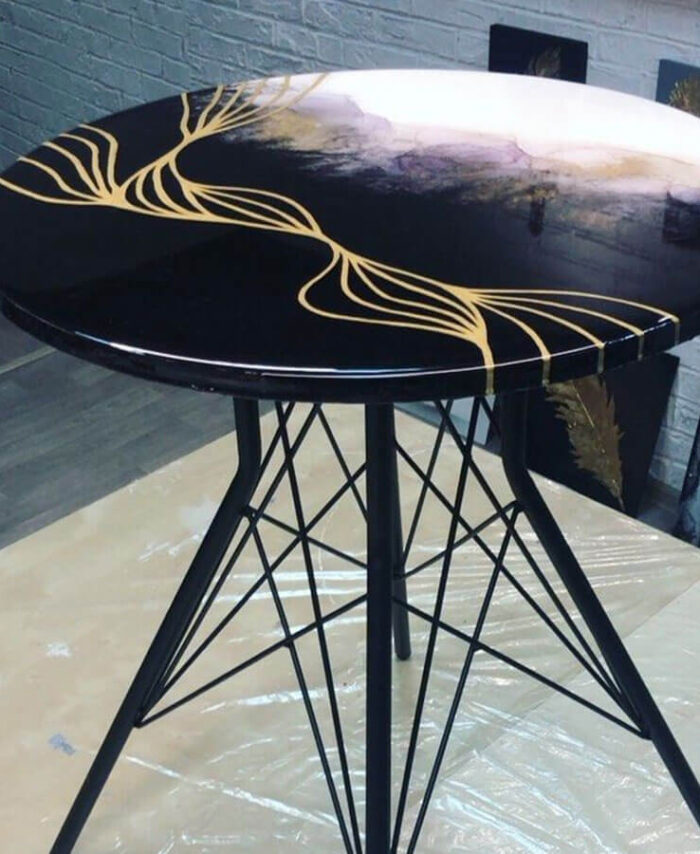 BLACK-GOLD RESIN CENTER TABLE SINGLE